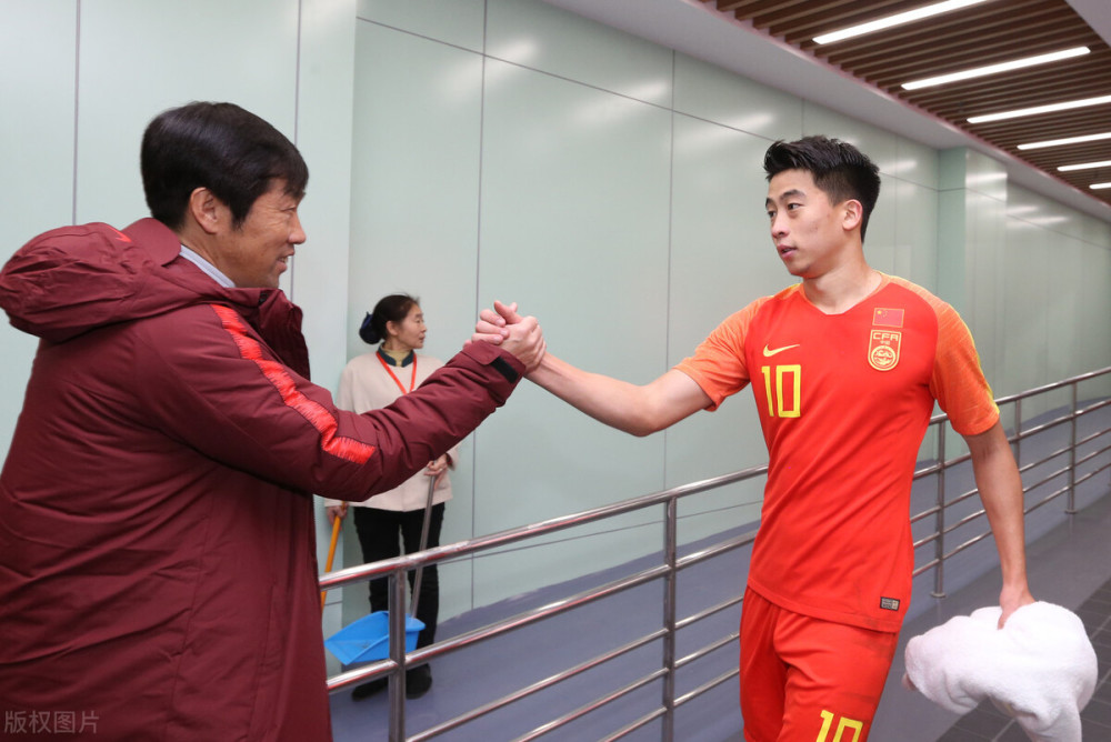 关于赛前体能课后，法兰克福扳平良机备战中超，底气十足，轮换策略成焦点的信息