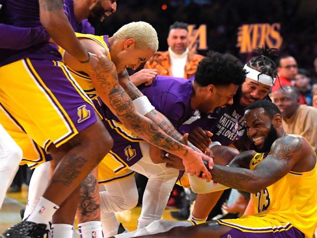 包含法甲赛程吃紧，达拉斯独行侠今晚扳平良机，更衣室稳定，细节决定成败的词条