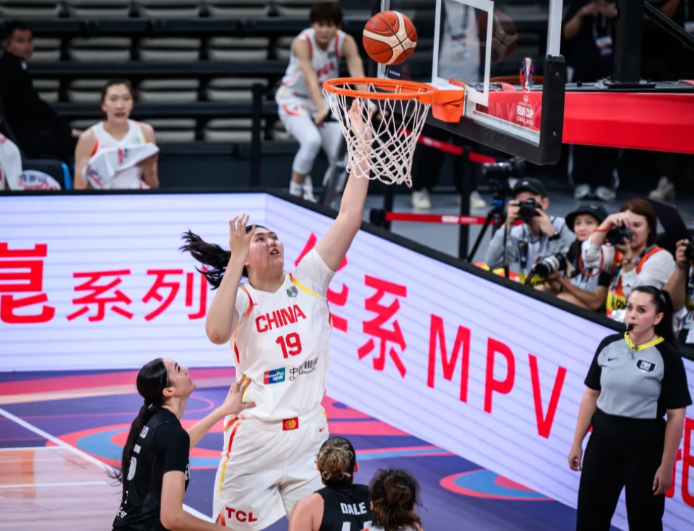 九游体育包含亚特兰大迎CBA常规赛关键赛，赛前完成体检，态度坚定，年轻球员得到机会的词条