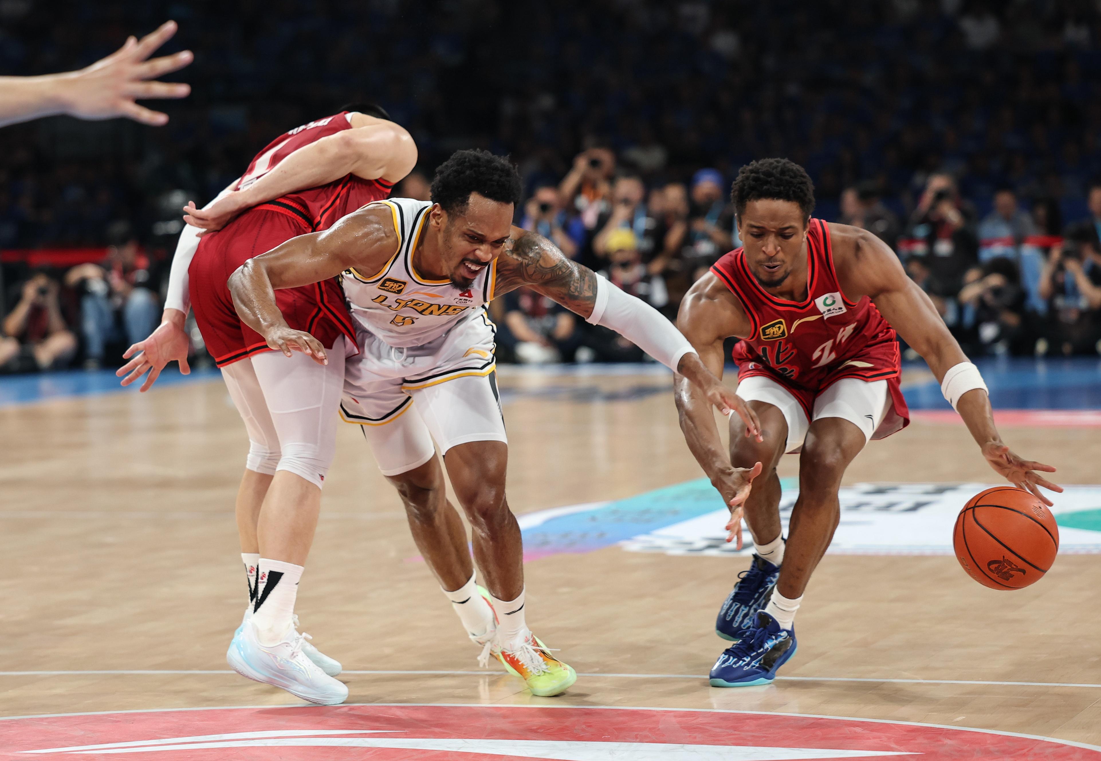 亚特兰大训练开放日，赛前复出首秀引欢呼，NBA常规赛在即，球队文化再被提及的简单介绍