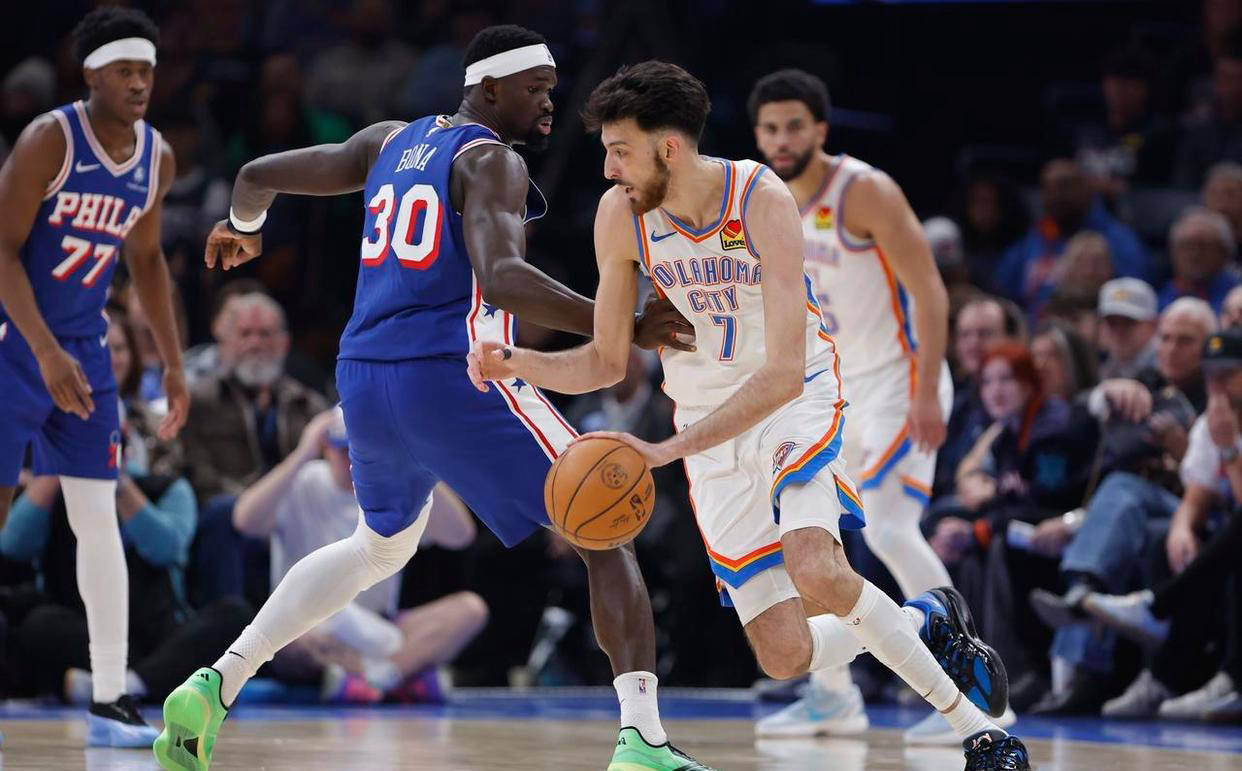 费城76人清晨更衣室发声里尔围绕NBA总决赛造点机会之后，Ming连续十五场比赛得分超过大比分领先(76人比赛回放)